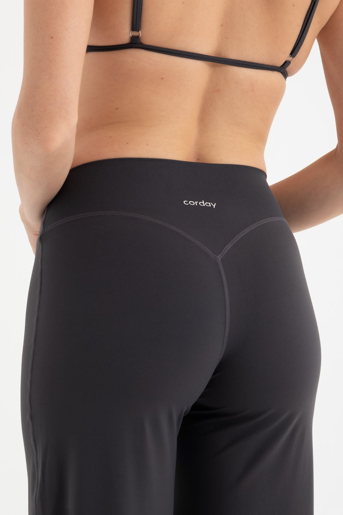 CORDAY STRIDE Smoke antrasit gri geniş paça pantolon - kumaş detayı