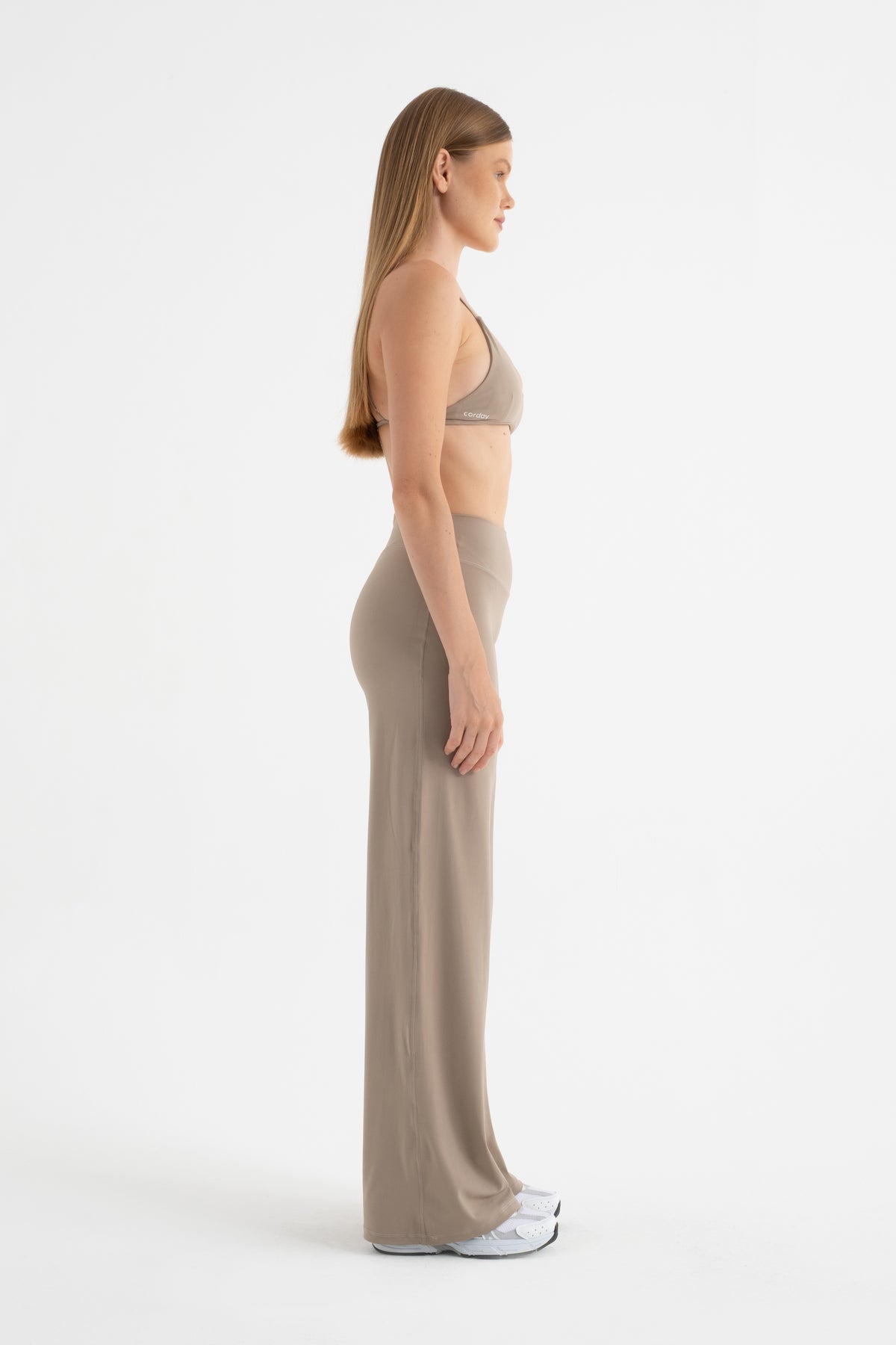 CORDAY STRIDE Dune bej-toprak ton geniş paça pantolon - arka görünüm